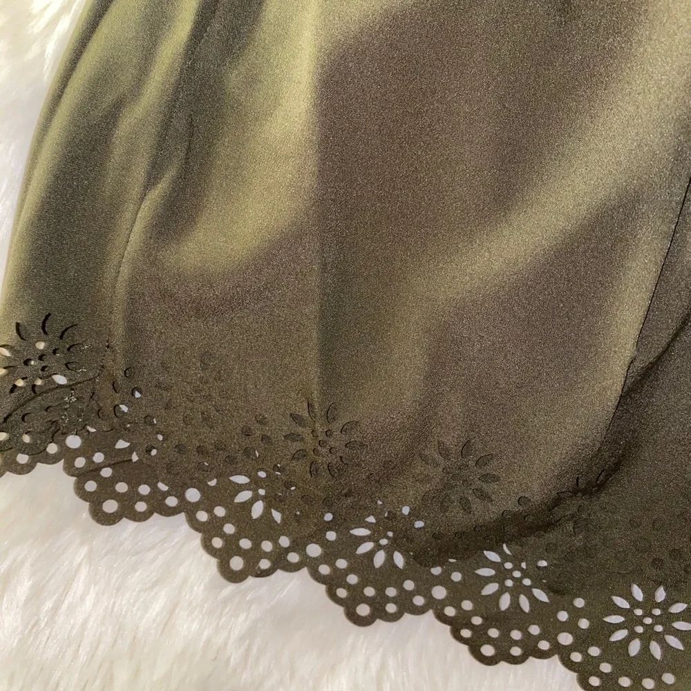 RD Style Laser-Cut Floral Pull-On Shorts Size L Olive Green - Picture 4 of 5